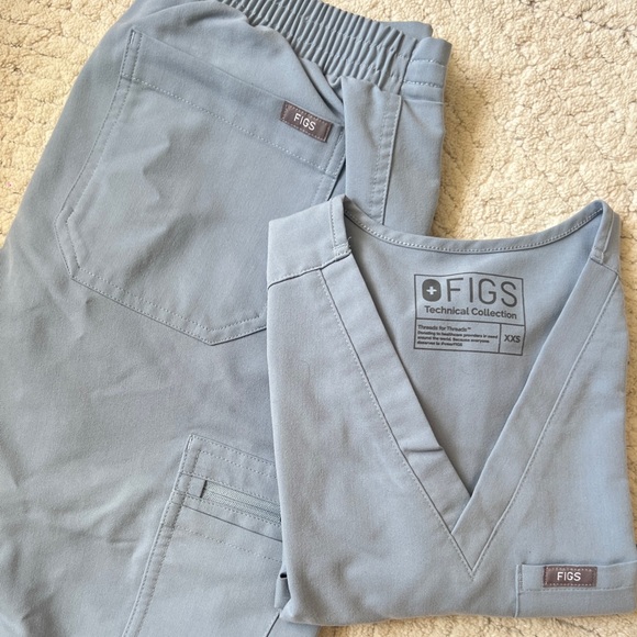 Figs Scrub Set - Picture 3 of 5